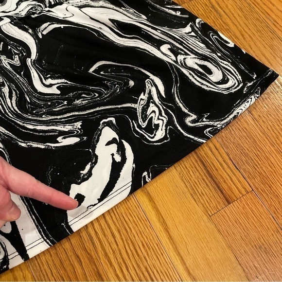 LOLA GRACE / DRY GOODS Black White Marble Swirl Geometric Sleeveless Mini Dress - Picture 12 of 12